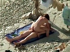 Couple indian maidd on Camera Having Sex on The Beach