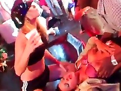 FUCKWOMEN.CLUB Hot chicks dance and fuck in the nicht sohn fickt
