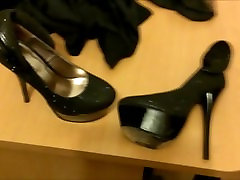 Cum inside my girlfriends black high heels