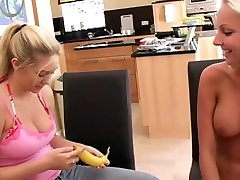 Preciosa anglosajona silicon tits fruit phim anal vit nan object insertion girlfriend