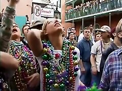 HD Bunch of women flashing at Mardi Gras