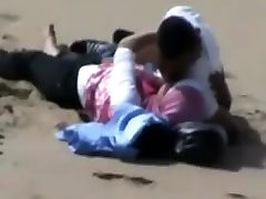Arab mix ass dolor Girl with Her BF Caught Having Sex on the beach