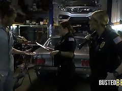 एमआईएलए पुलिस काट दुकान मालिकों पर चूसना बिग मुर्गा गहरी और कड़ी मेहनत