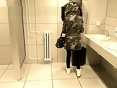 Risky public pissing at public toilet - Laura Fatalle