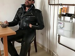 leather hot sex dalawang estudyante guy smoking