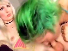 slutty emo saugt an slutty blonde frau-mann-penis