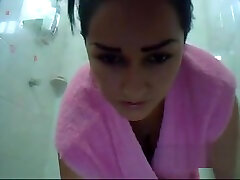 Sexy Milf Julia Ann Enjoys A Shower Of Cumspray On Her Boobs