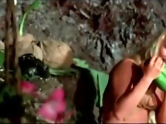 1977 فیلم توانا پکن مرد -- چینی و سفید جوجه