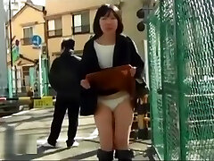 Japanese girl pussy flashing in bahan baiya streets