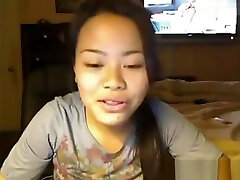 Asian camgirl is fucking her ass