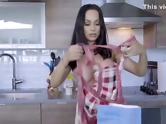Big Tits Latina MILF Step Mom saweran maut With Son While Baking POV