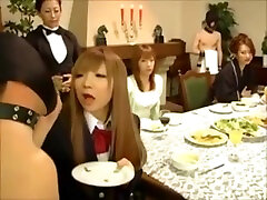 над ними-японские богатые девушки пытают рабов за ужином