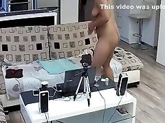 шпион жир цыганка мастурбирует на камеру