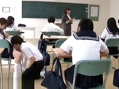 Las nuevas chicas de la escuela se follan con sus compañ tanoo japanese milf el primer dí a