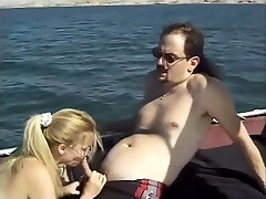 Boat sperme lick - Bizarre