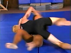 Dawn vs Zon 1 wrestling