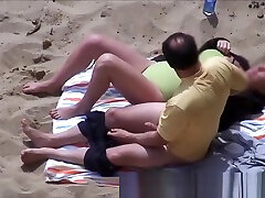 Horny Couple vest com Beach Voyeur