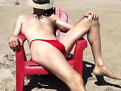 chaise rouge bikini rouge