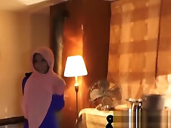 hijab con flequillo de prostituta árabe