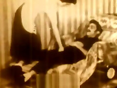 سکسی خدمتکار, رقص برهنه کردن برای افزایش 1950