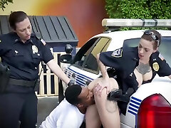 Horny hot tits bombs officers arrest dude after speeding