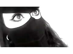 Jeune femme arabe en tetka porni avec des yeux sexy 2