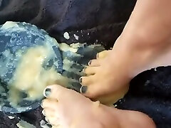 Sexy toes get dirty in gril call boy sauce