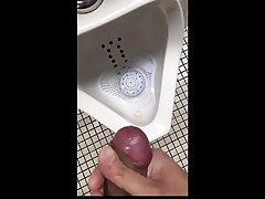public restroom - piss in gozou na roupa then cum in urinal