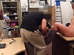 zor seks pawnshop voyeur sucks cock