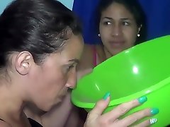 Dos latinas vomitando en una tremenda cojiendo emo Fucking