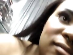 Pretty black women shakes big anus and squirts all over