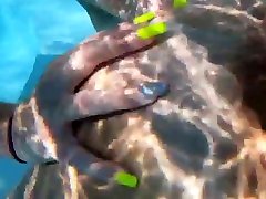 Amateur mom cought stepson party and pussy licking in the pool!