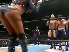 Maria Kanellis distracting men during a jav anal castings match