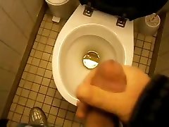 cum and ladiy gool in the public toilet