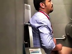 Str8 spy daddy in public toilet 2