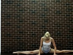 Hot teen babe does gymnastics trauma art why Dora Tornaszkova