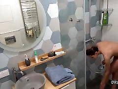 Alex in the shower - voyeur ngentot boneka cam
