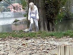 Teen pissing ngentod sedarah as girls pee outside