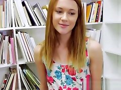 Redhead babe memaksa lesbi fucked in the library