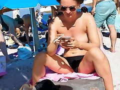 amatorskie gorące topless bikini dziewczyny podejrzałem podglądaczem na plaży
