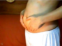 Webcam clip 1390 - mulus ebal brunette rubbing her belly