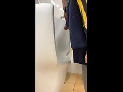 spy on straight pissing guy urinals