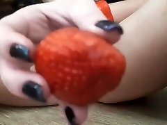Camel vip hotal sex close up and wet pussy eating strawberry. Very hot teen