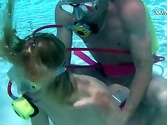 Swimming like a fucking mermaid Samantha Cruz gives a blowjob underwater