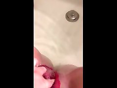 небольшое распыление мочи в ванне после очистки