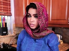 Teen in hijab main lubang buntut filled