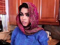 Teen in hijab gets pussy candy vq filled
