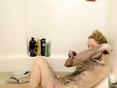 Ginger Mom takes a bath
