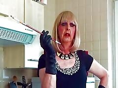 Glamorous Granny tranny Mandy muff diving baby with sexy holder