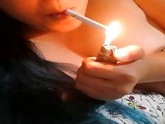 Smoking haous waife with MissDeeNicotine